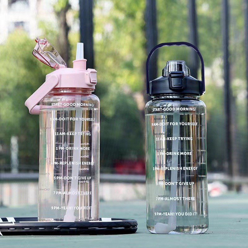 Sports Equipment Types - Bottiglia d'acqua in plastica con cannuccia